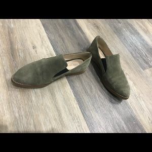 Nine West green suede leather loafer